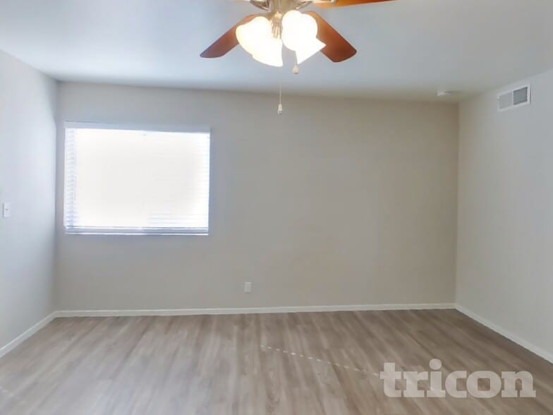 Building Photo - 4078 Deerfield Ave