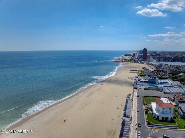 Building Photo - 328 E Main St