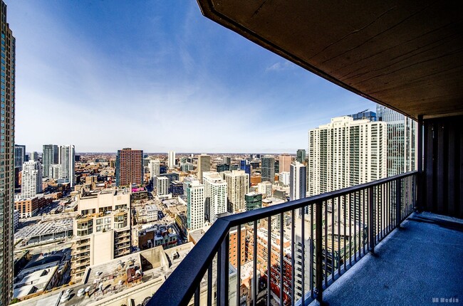 Building Photo - 10 E Ontario St