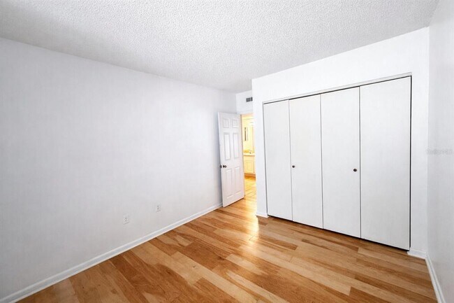 Building Photo - 2505 N Alafaya Trail