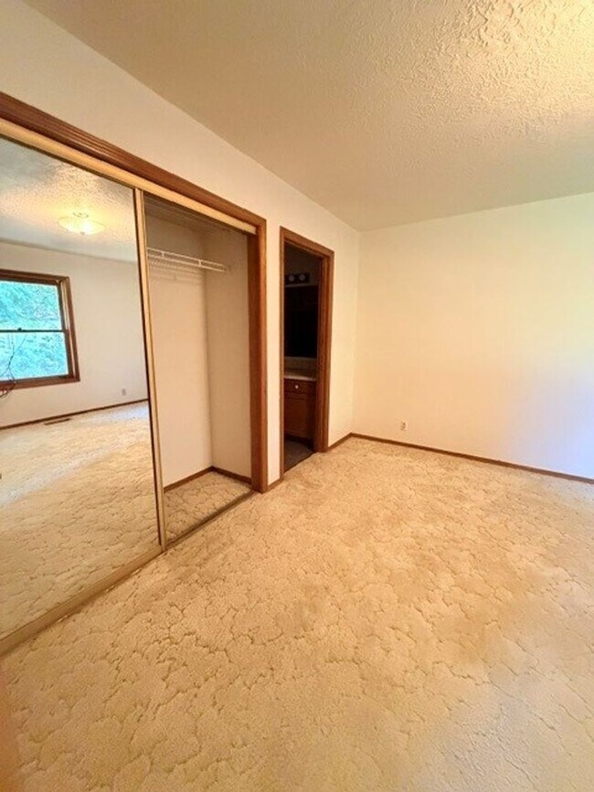 Building Photo - Charming 3-Bedroom Home with Garage & Lawn Care Included