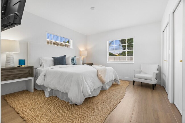 Building Photo - 240 Santa Lucia Dr