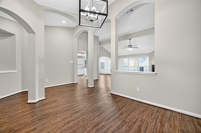 Building Photo - 17162 Summer Hollow Dr