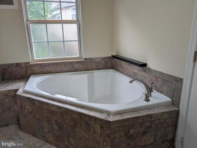 Building Photo - 123 Shoal Creek Dr