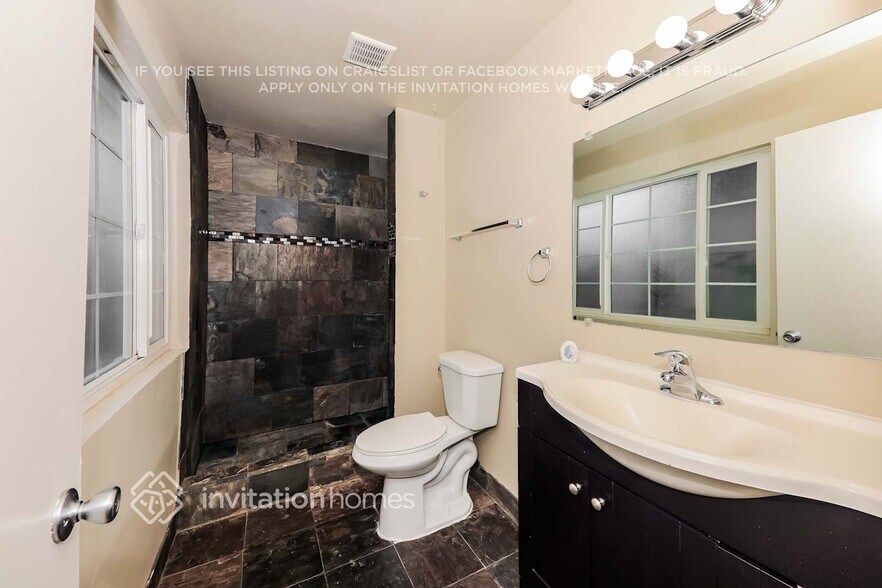 Building Photo - 1305 Morrison Dr