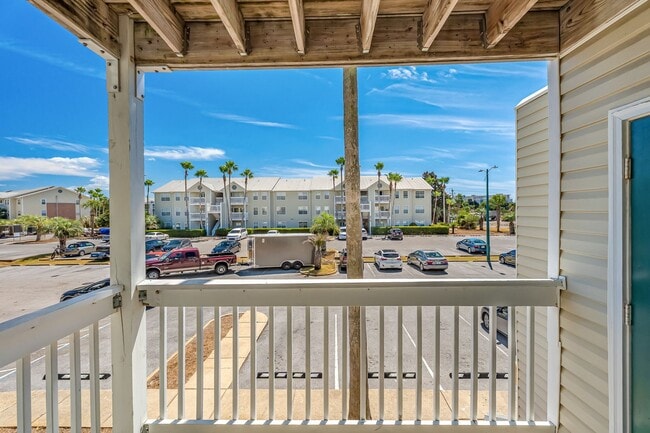 Building Photo - Destin Condo with Great Amenities