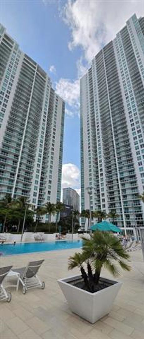 Building Photo - 951 Brickell Ave