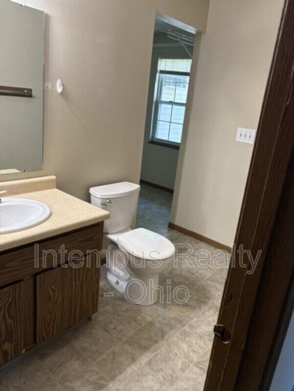 Building Photo - 7465 Huntington Dr