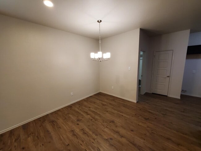 Building Photo - Offering 6 month or 12 month lease /Cooper...