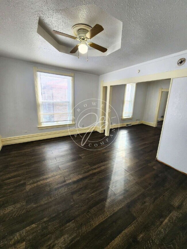 Building Photo - 4 bed 2 bath home with over 1600 Sq Feet!