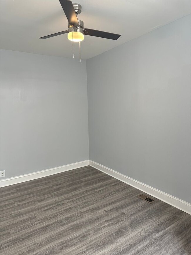 Building Photo - Spacious Rooms! Hardwood Flooring Througho...