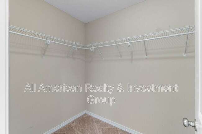 Building Photo - 426 Eisenhower Dr