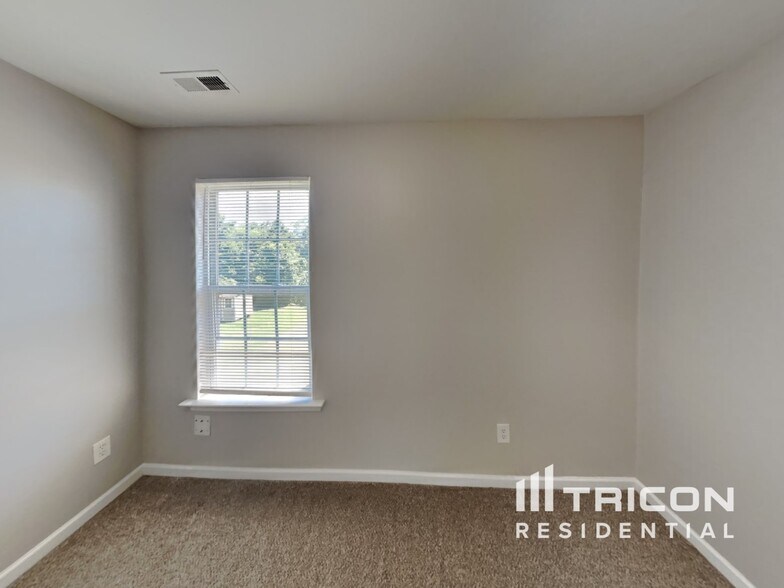 Building Photo - 1325 Rushing Creek Pkwy