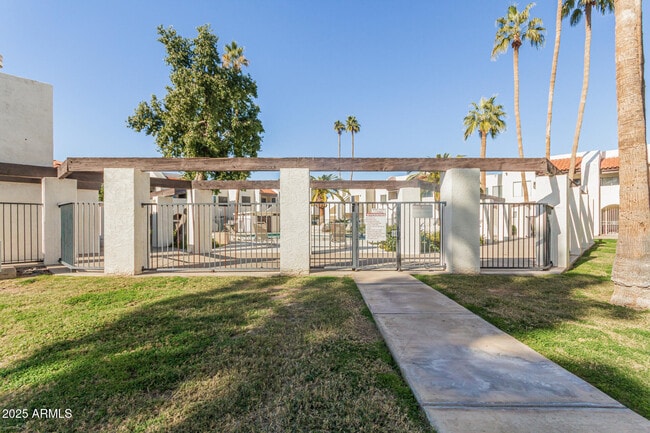 Building Photo - 4730 W Northern Ave