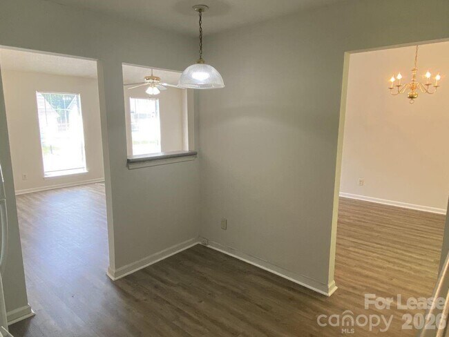 Building Photo - 3122 Periwinkle Ct