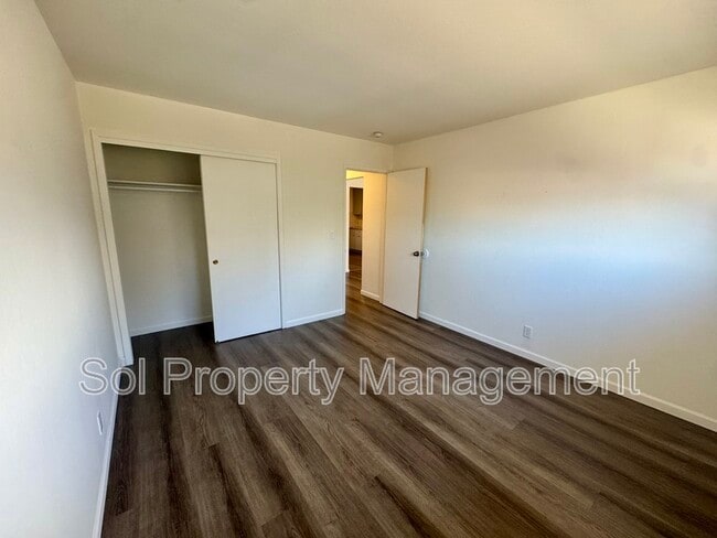 Building Photo - 1053 W Hamilton Ave