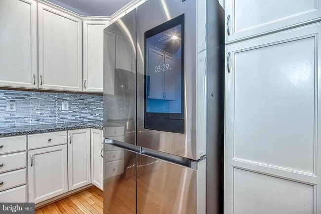 Building Photo - 208 Croft Square