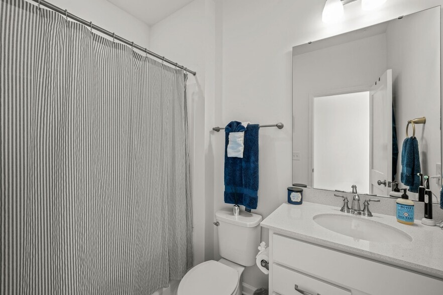 Building Photo - 1955 Robin Hill Ln