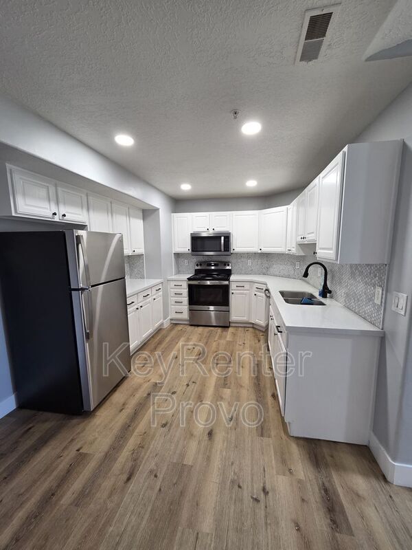 Building Photo - 8196 N Cedar Springs Rd