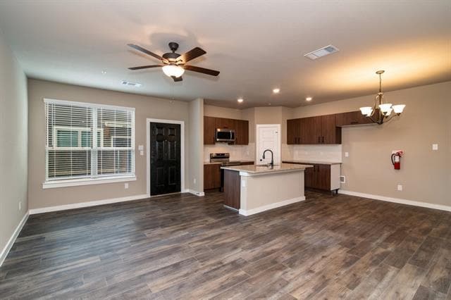 Building Photo - 611 Harvest Moon Dr