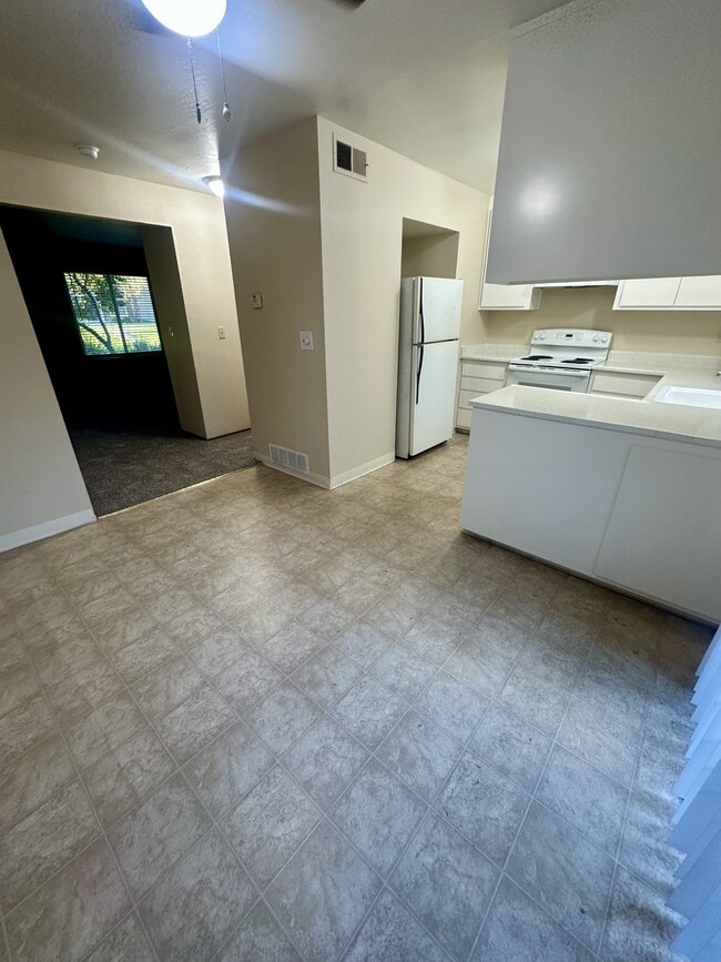 Building Photo - 3540 Northwood Dr.