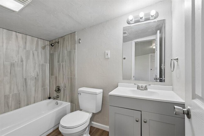 Building Photo - 510 N Marshall Dr