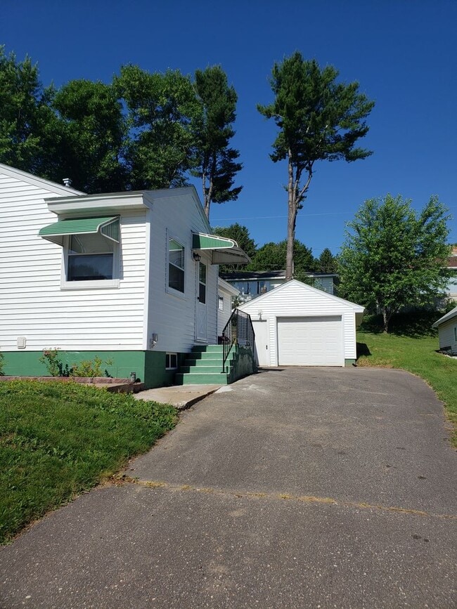 Building Photo - 3 bed 1.5 bath single family home in Wausau