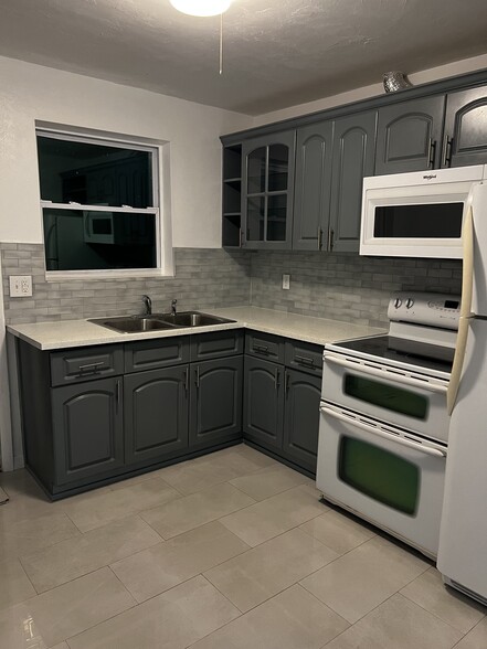 Building Photo - 4641 Myrtle Ln