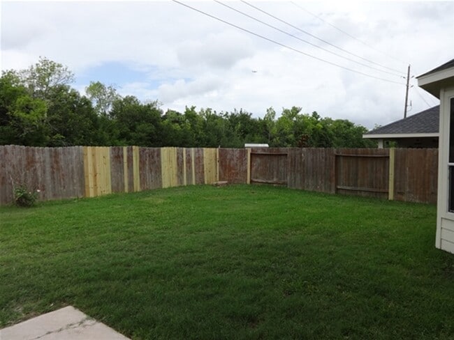 Building Photo - 2610 Dawn River Ln