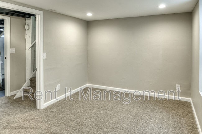 Building Photo - 1220 S 55th St