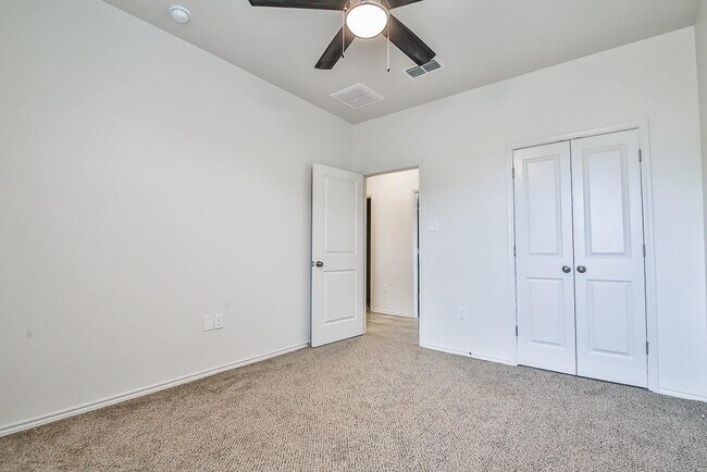 Building Photo - 5636 Lehigh St