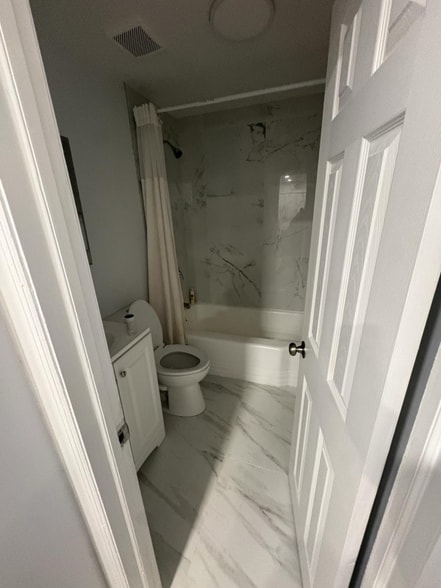 Building Photo - 11 Heights Trail