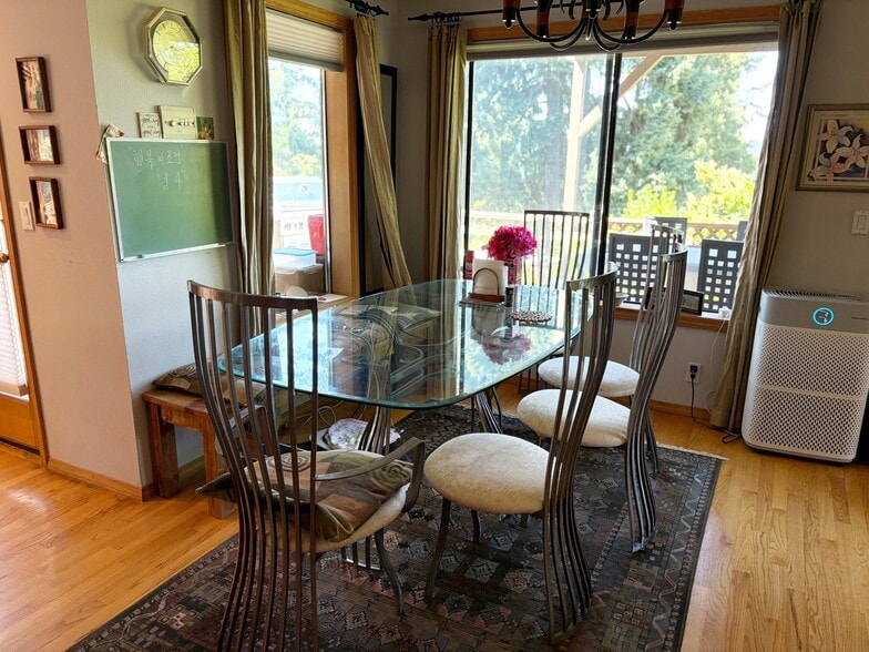 Shared dining room - 7501 SW 195th Pl