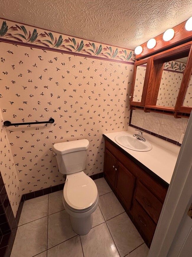 Building Photo - 27 Gordon St