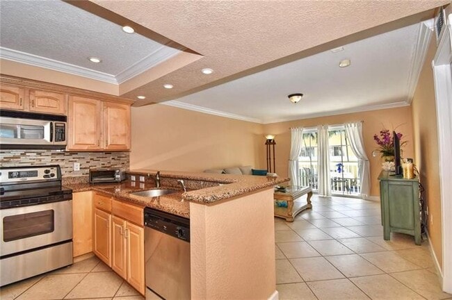 Building Photo - 151 NE 16th Ave