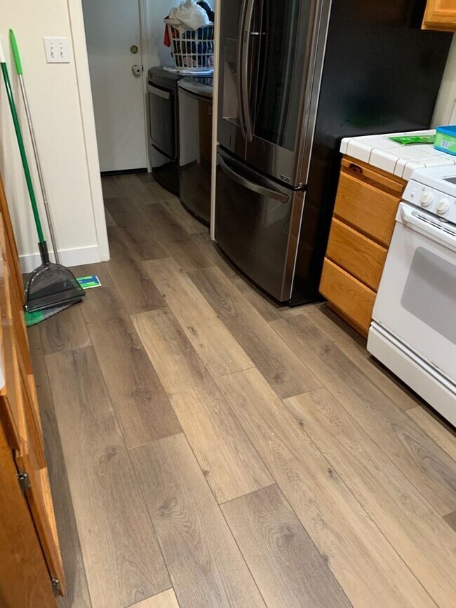 Building Photo - Three bedroom in gated community.