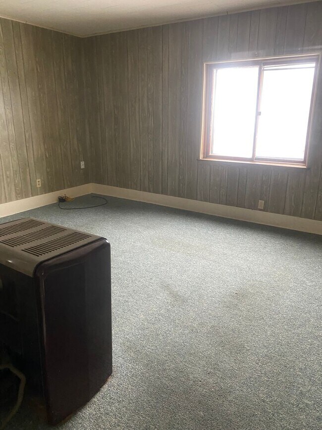 Building Photo - 426 E 13th St