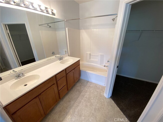 Building Photo - 15651 Vista Way