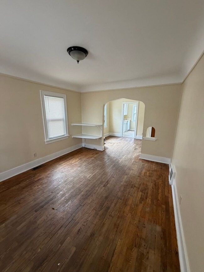 Building Photo - 2 Bed / 1 Bath House for Rent — Lansing, MI