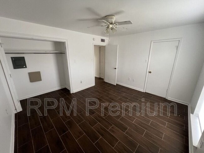 Building Photo - 4547 Alvin Dark