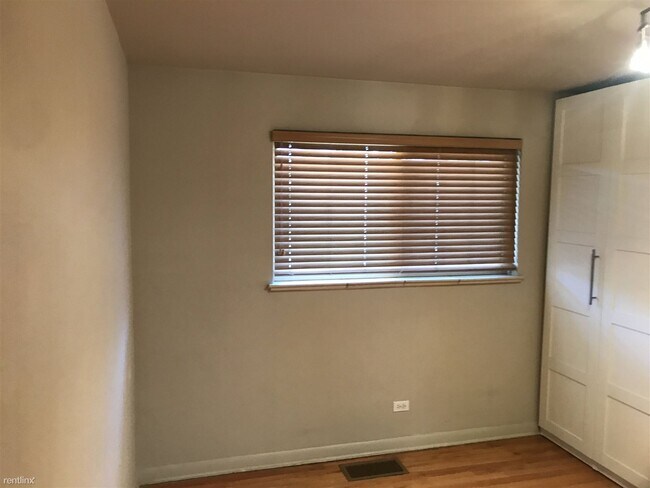 Building Photo - 1 br, 1 bath Townhome - 2805 Xavier Street