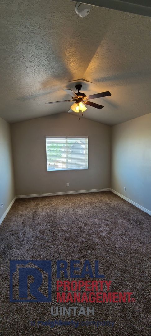 Building Photo - Cozy 3 Bedroom 2 1/2 Bath Condo