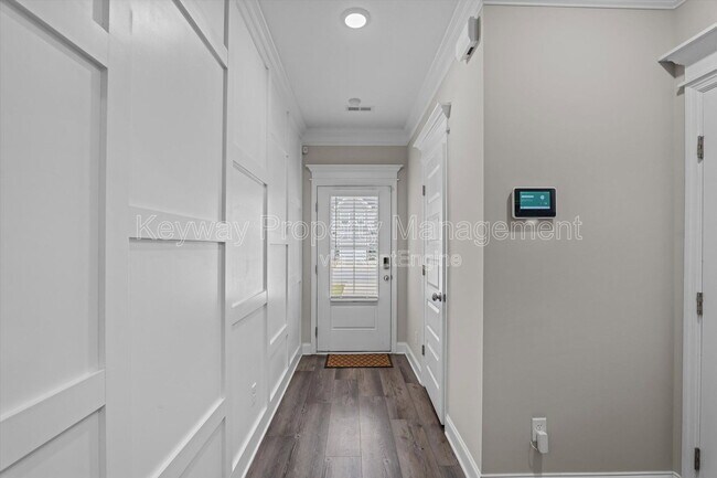 Building Photo - 1043 Linsmore Ave