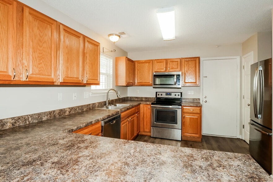 Building Photo - 7296 Green Ash Dr