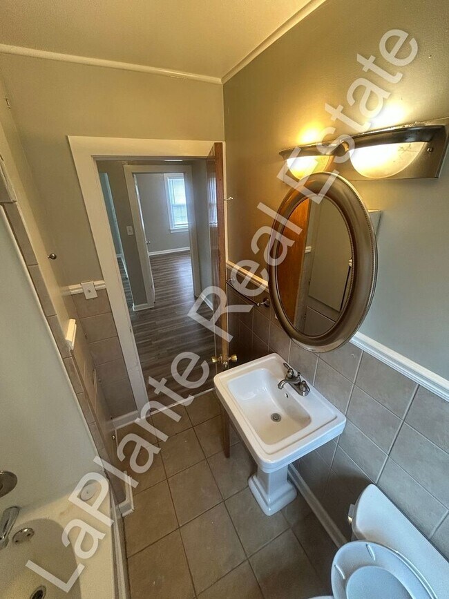 Building Photo - 1235 Glenview Rd