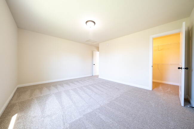 Building Photo - 5007 Merrimac Ln N