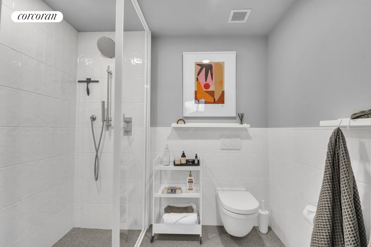 Building Photo - 547 W 47th St