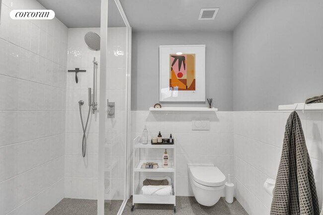 Building Photo - 547 W 47th St