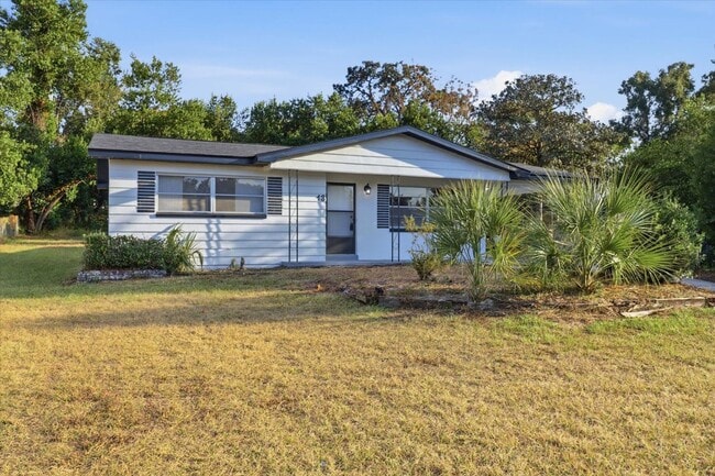 Charming Florida 2 Bedroom Bungalow with an Additional Bonus/Sunroom, Covered Parking & Patio - Charming  Florida 2 Bedroom Bungalow with an Additional Bonus/Sunroom, Covered Parking & Patio