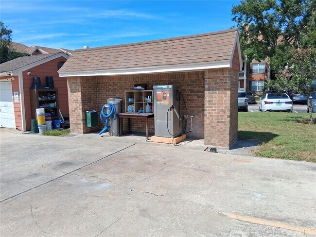 Building Photo - 10200 Gandy Blvd N